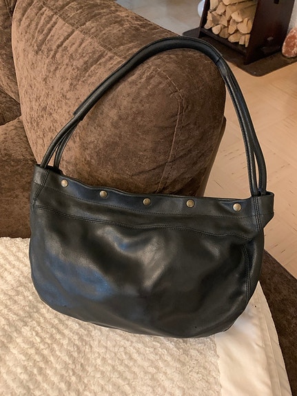 Furla musta nahkalaukku