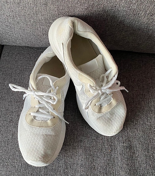 Valkoiset Nike lenkkarit