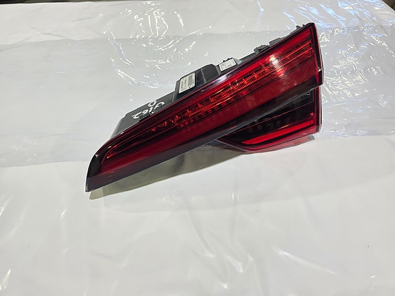 Audi A4 B9 2015-2019 Avant, oikea sisempi takavalo LED, 8W9945094