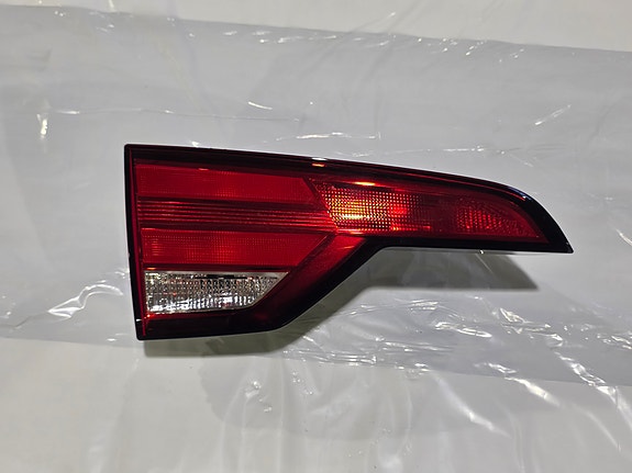 Audi A4 B9 2015-2019 Avant, vasen sisempi takavalo, 8W9945075