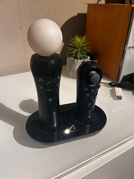 Sony PlayStation Move ja navigointi ohjain ja lataustelakka