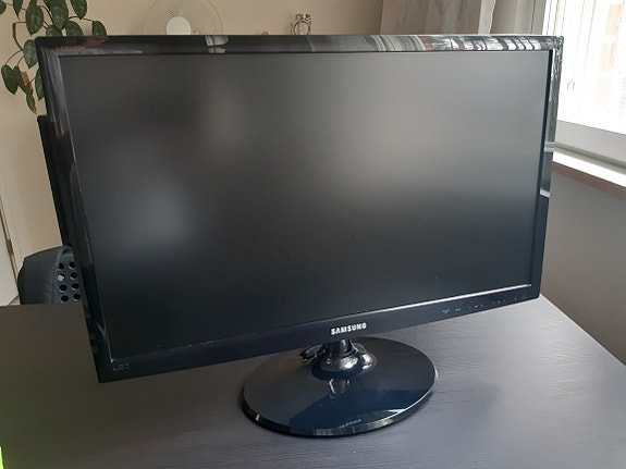 Samsung T24C300EW 24" näyttö / TV