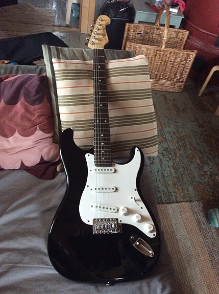 Laadukas Sähkökitara J&D Stratocaster