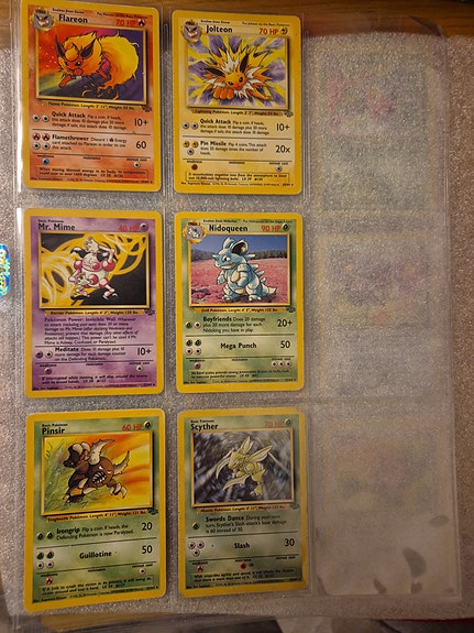 Vanhoja pokemon kortteja jungle