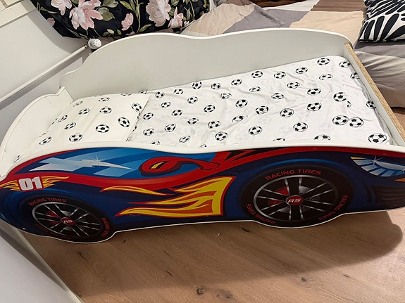 Lasten sänky – kilpa-auto design