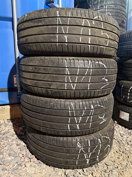 Renkaat 215/55/17 Michelin 4 kpl 5 mm N13
