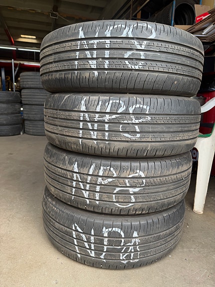 Renkaat 225/60/18 Dunlop 4 kpl 6 mm NP8