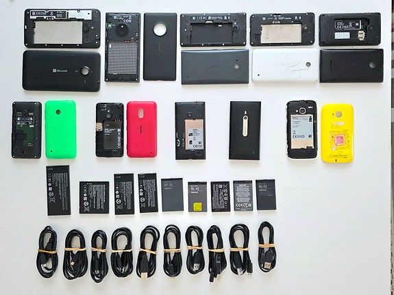 Lumia puhelimet 10kpl + akut 10kpl + 10kpl USB-johdot korjattavaksi
