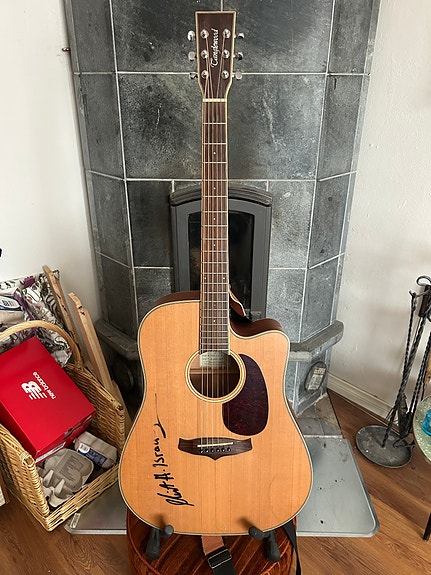 Tanglewood TW28 CSN CE Kovalla laukulla