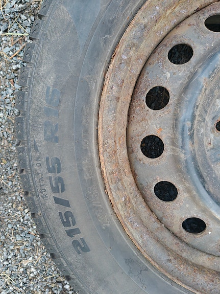 Nastarenkaat vanteilla 215/55 R16