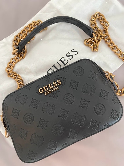 Kerran käytetty Guess olkalaukku