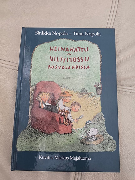 Sinikka ja Tiina Nopola: Heinähattu ja Vilttitossu rosvojahdissa - kirja