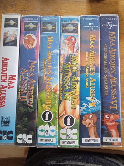 Maa aikojen alussa vhs