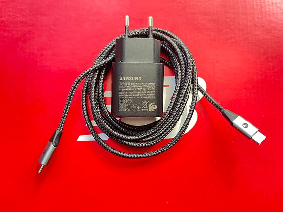 Samsung 25W USB-C -laturi - Pikalaturi ja -kaapeli (USB-C)