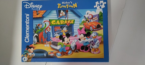 Disney palapelit ja kirjat