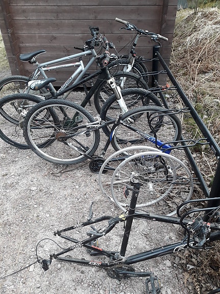 Polkupyöriä+osia