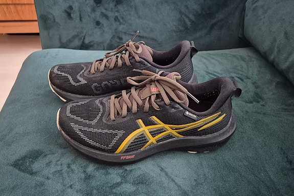 Asics Gore-Tex juoksukengät, koko 40