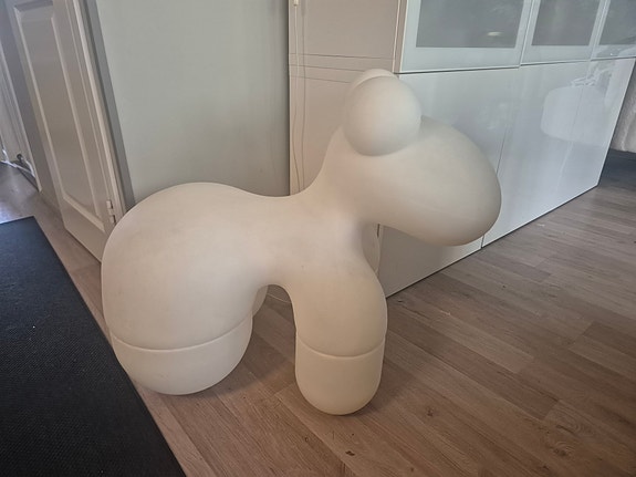 Eero Aarnio pony