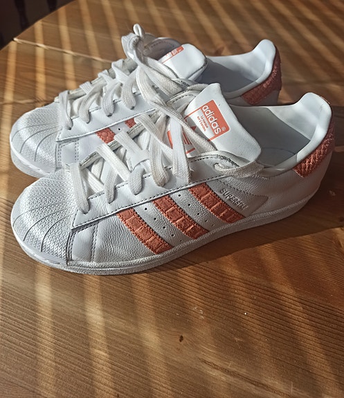 🧡Käyttämättömät Adidas Superstar kengät (37)
