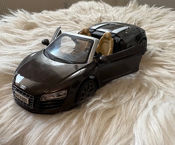 1/24 Audi R8 Pienoismalli