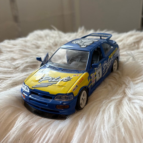 1/24 Ford Escort rs Cosworth pienoismalli