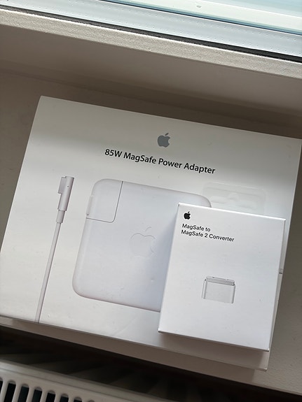 Apple 85W MagSafe Power Adapter + MagSafe 2 -sovitin
