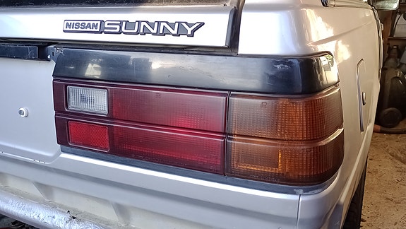Nissan Sunny coupe takavalo