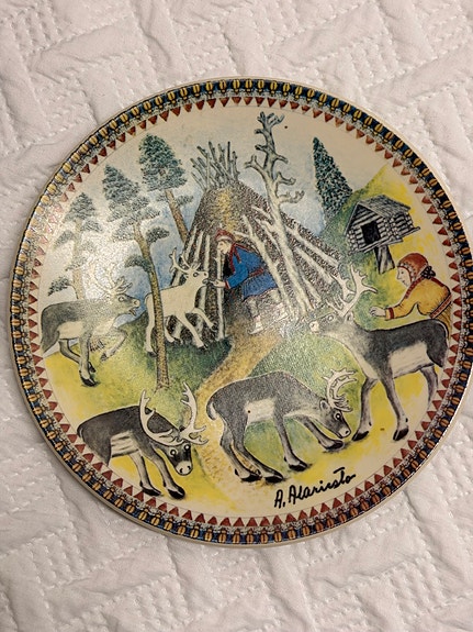 Arabia Lappi-lautanen porokuvioitu seinälautanen