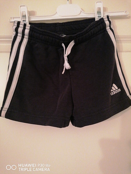 Adidas shortsit