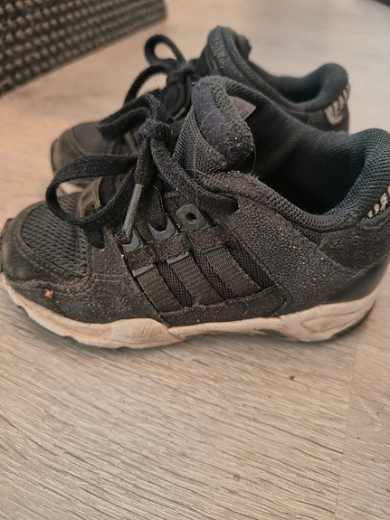 Adidas lenkkarit