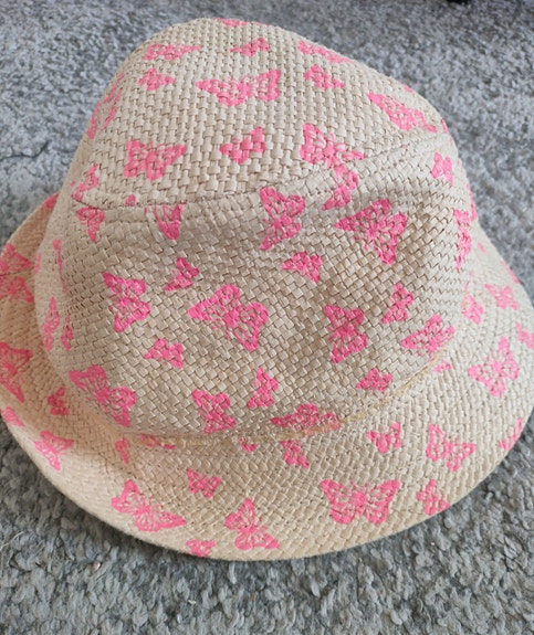 H&M hattu, 54 🦋⛱️☀️
