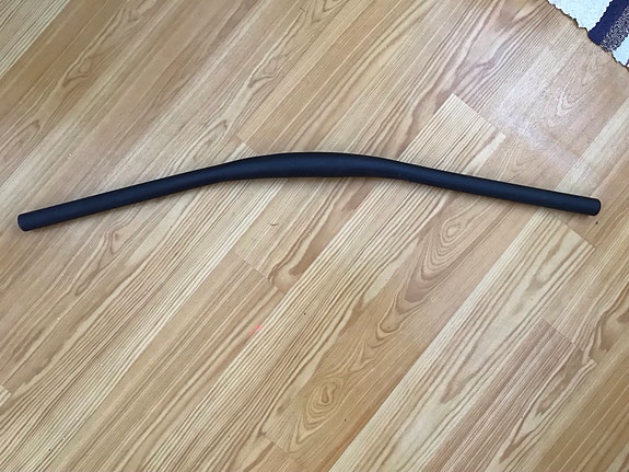 Musta polkupyörän ohjaustanko 72 cm
