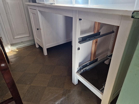 Ikea Hemnes työpöytä valkoinen, kaikki osat tallella