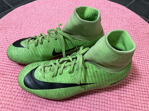Nike jalkapallokengät