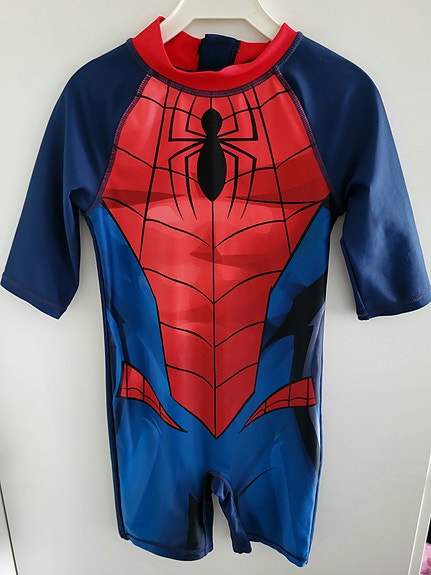 uudenveroinen Spiderman  uima-asu. Siisti ja hyväkuntoinen
