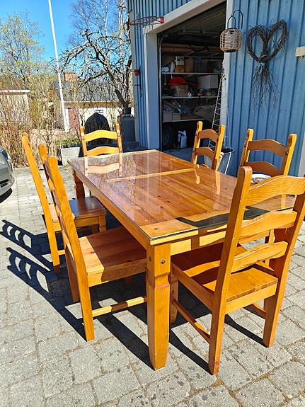 Täyspuinen pöytä + 6 tuolia