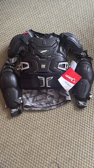 Leatt Adventure Body Protector suojapanssari musta