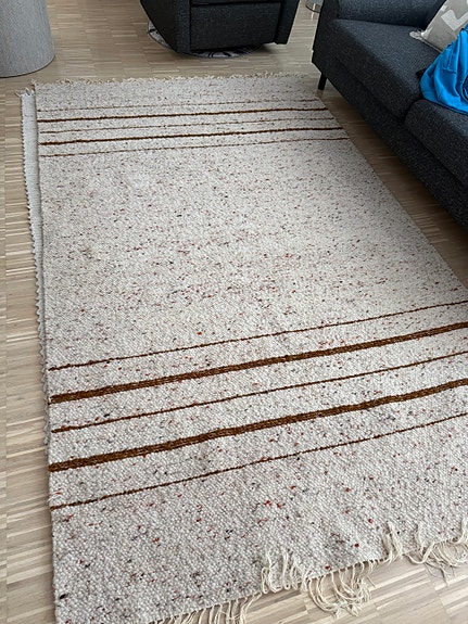 Käsinkudottu villamatto 158x250 cm
