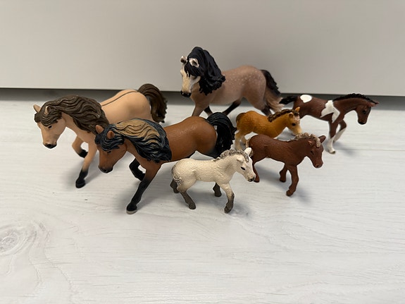 Schleich hevosia, varsoja ja poneja