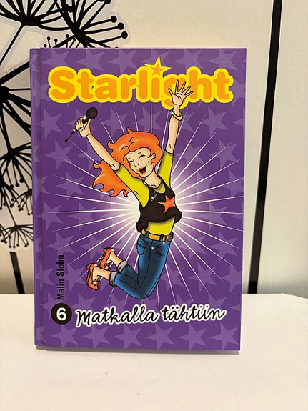 Starlight 6 Matkalla tähtiin kirja