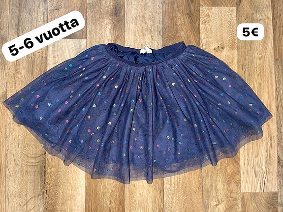 Tyllihame koko (kuvassa) kirjava tytöt