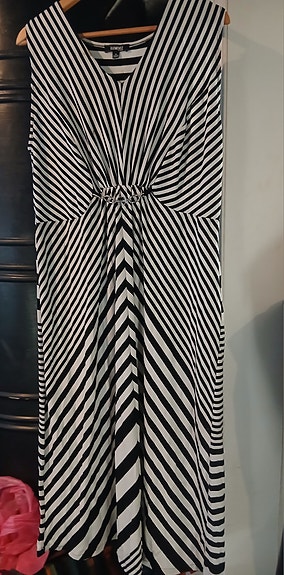 Raidallinen mekko, mekko