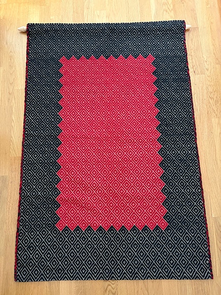 Vanha raanu, seinävaate  85x130 cm ja tyynynpäällinen 40x45, villaa