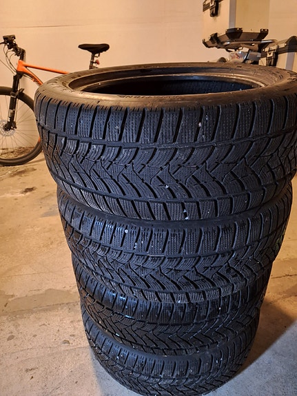 Kitkarenkaat 245/50R19 maasturiin