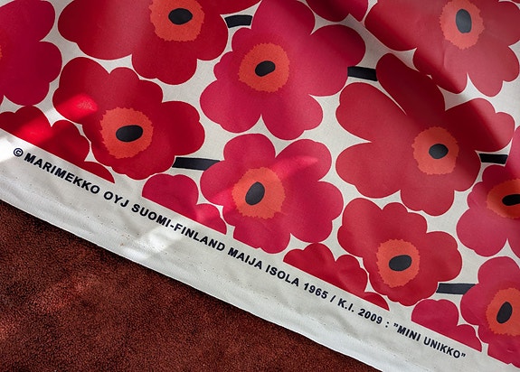 Marimekko Pikku unikko akryylipinnoitettu pöytäliina