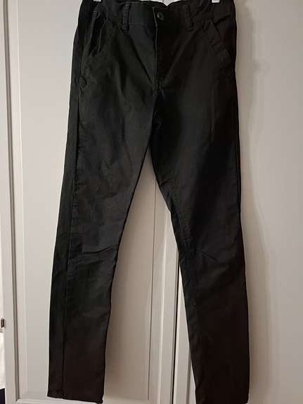 Mustat housut 164 cm