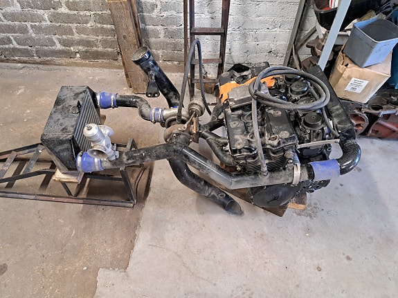 Suzuki gsx600 198X?? turbo moottori oheislaitteineen