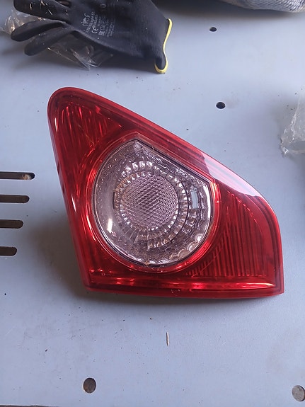 Toyota Corolla oikea takavalo