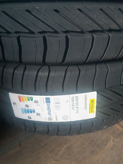 Kormoran 225/55r17c asennettuna