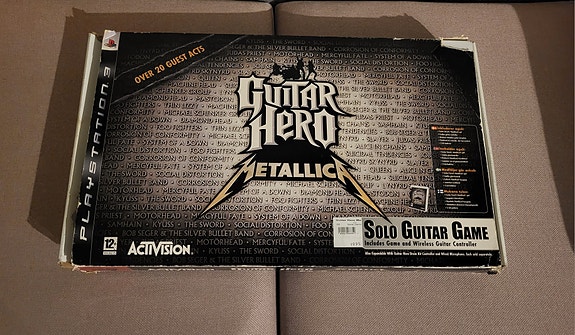 Guitar Hero Metallica -bundle (kitara, peli ja lisäosat) PS3